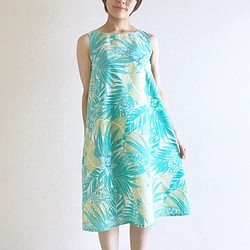 棕櫚葉和蘭花的喇叭形連衣裙/祖母綠[S〜3L] 第1張的照片