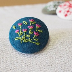刺繍ブローチ（フォレストグリーン）　スプレーマムpink 1枚目の画像