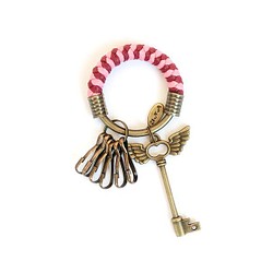 【UNA-優娜手作】 鑰匙圈(小)5.3CM 粉紅＋酒紅＋翅膀鑰匙 手工 編織 腊繩 鐵環 客製化 第1張的照片