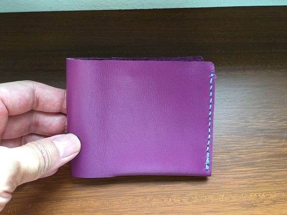 レザー二つ折り財布　シンプル 紫 1枚目の画像