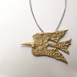 ニューヒロイン　まぼろしの鳥　ペンダント　真鍮　シルクコード　【送料無料】 1枚目の画像