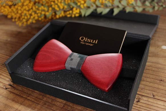 PREMIUM QISUI  　　　　木製蝶ネクタイ　 素材:ピンクアイボリー 1枚目の画像