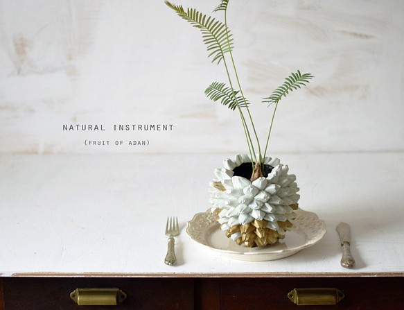 Natural instrument アダンの実（ライトブルー＆ゴールド） 立体