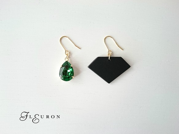 green ×　black jewel　アシンメトリーピアス又はイヤリング 1枚目の画像