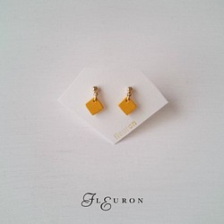 Small square　釘狀耳環【Yellow】 第1張的照片