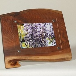 壁掛け対応天然無垢板のフォトフレーム　No.2　胡桃の天然木 1枚目の画像