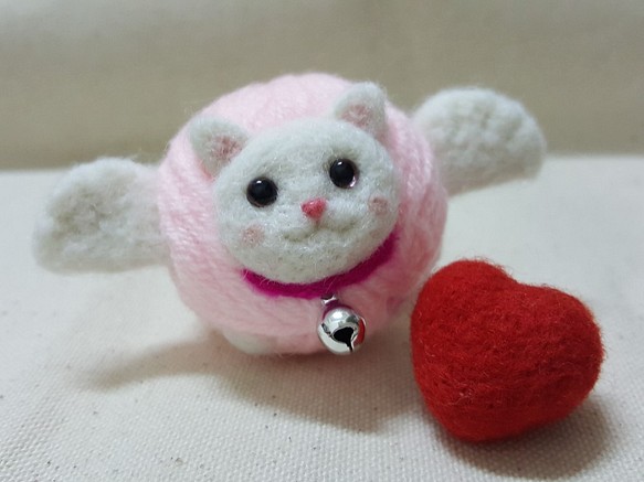 原創羊毛氈 "貓"線球鑰匙圈 情人限定甜蜜天使貓款 第1張的照片