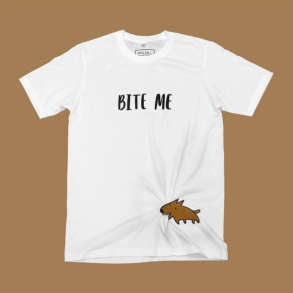【Bite Me - DOG】しわくちゃTシャツ 1枚目の画像