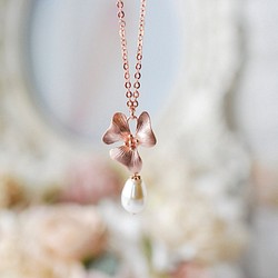 施華洛世奇珍珠蝴蝶蘭圖案項鍊。玫瑰金蘭花花項鍊 第1張的照片