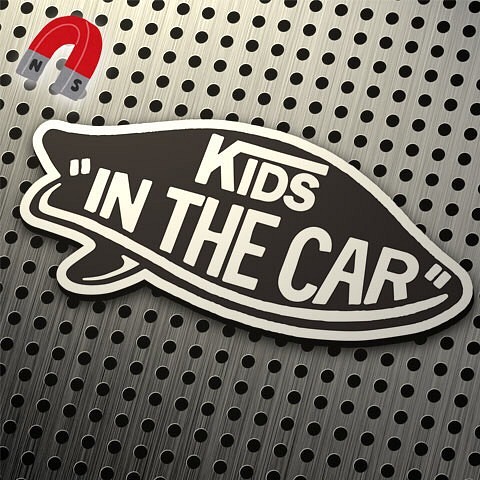 【マグネット】KIDS IN CAR:某ドデザインSURF:BK/WH 1枚目の画像