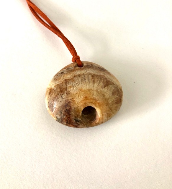 c様専用　国産天然石 新潟産アゲート手彫り 蛤の石笛 1枚目の画像