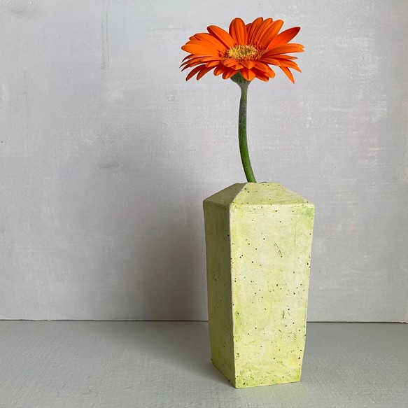 シンプル　陶器　黄緑　花瓶　花器（小）⑤ 1枚目の画像
