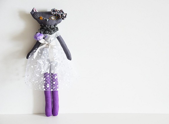 プペ  ネコのお人形　女の子 「おしゃれ大好きなパリジャンヌ 紫猫ミヌン」プレゼントにも 1枚目の画像