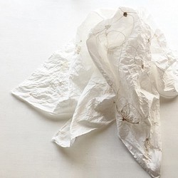 透過する羽衣 "maruhane-embroidery" ｜SCARF *手描き刺繍スカーフ* 1枚目の画像