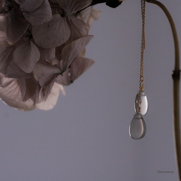 ◆灰色月光石【六月誕生石】【14kgf】OnePetal花瓣灰美式耳環 第1張的照片