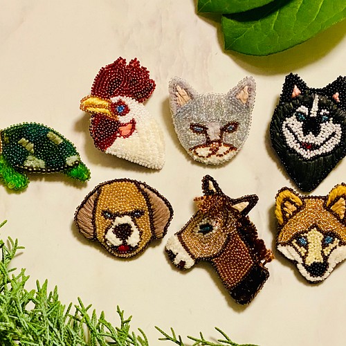 送料無料キャンペーン エレガントなロバのブローチ 動物刺繍 オートクチュール刺繍 ビーズ刺繍 ブレーメンの音楽隊 名作童話刺繍 ビーズ スワロ Alessandroardy Com