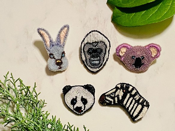 チャーミングなシマウマのブローチ☆動物刺繍☆オートクチュール刺繍