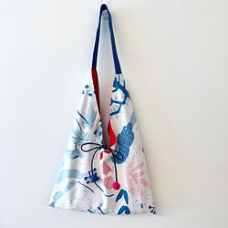 日本印花棉布粽型側背包-中尺寸-藍色孔雀 第1張的照片
