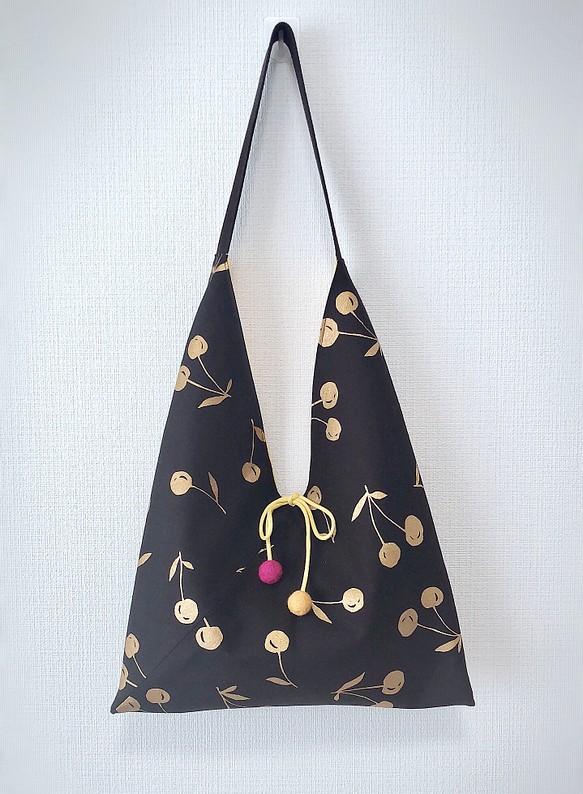 日本印花棉布粽型側背包-中尺寸-兩面用-金色櫻桃 第1張的照片
