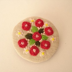 ローズドリーム　刺繍　ブローチ  赤 1枚目の画像