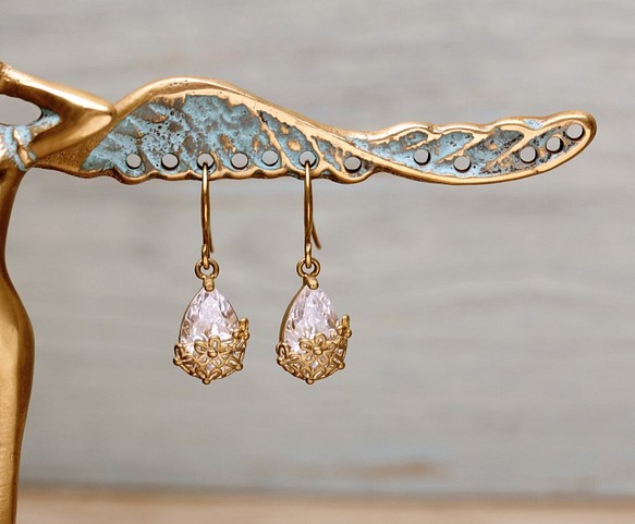 典藏鋯石黃銅耳環-可改夾式耳環 第1張的照片