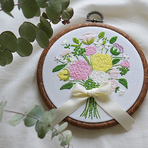 一点物】花束刺繍の壁掛け 受注/オーダーメイド その他アート ゆいね