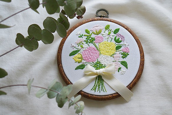 【一点物】花束刺繍の壁掛け　受注/オーダーメイド