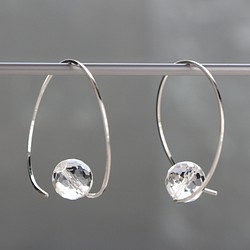 SV935(Argentium)- twist hoop crystal quartz (special cut)ピアス 1枚目の画像