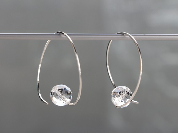 SV935(Argentium)- twist hoop crystal quartz (special cut)ピアス 1枚目の画像