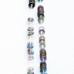 チャコールグレー・オーロラ　　1本（約1000枚）・平丸・3mm・フランス製糸通しスパンコール 1枚目の画像