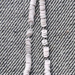 オパック　ホワイト・ラスター　　1本（約1000枚）・平丸・3mm・フランス製糸通しスパンコール 1枚目の画像