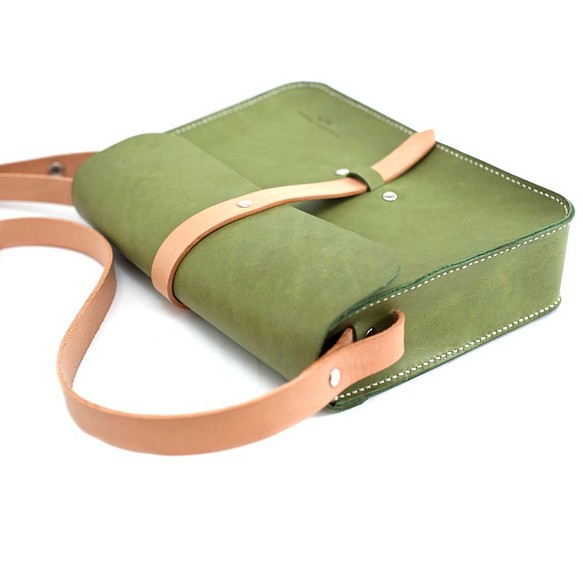 2つの手作りの革製品である︱緑の本革のレディバッグ/サイドバックパック/革/手縫い/無料のカスタムエンボス加工 1枚目の画像