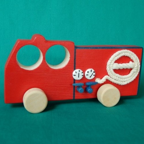 木のおもちゃ 消防車 おもちゃ 人形 Picas An 通販 Creema クリーマ ハンドメイド 手作り クラフト作品の販売サイト