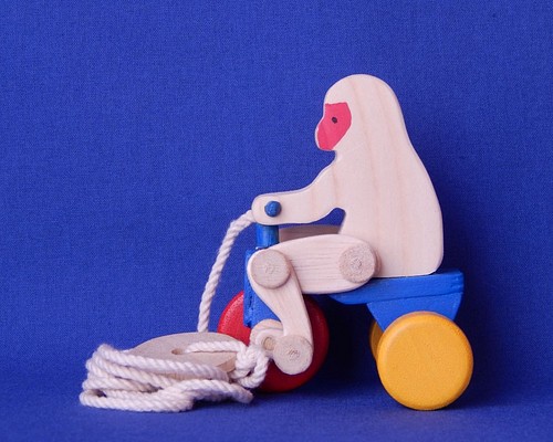 木のおもちゃ　三輪車を漕ぐ動物シリーズ　其の１　３輪車を漕ぐお猿さん