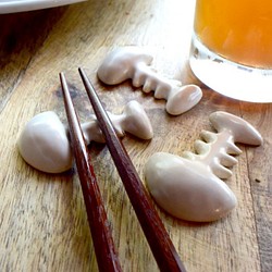 【好器】魚骨頭筷架_四入_陶瓷餐具 第1張的照片