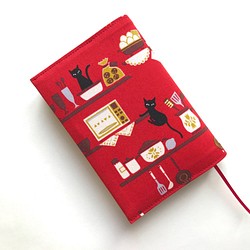 【文庫】キッチンと猫のブックカバーⅡ（赤） 1枚目の画像