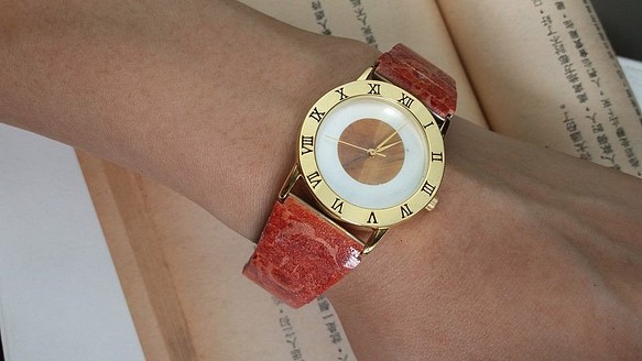 【Lost and find】古董款 天然石 貝母 虎紋 紅珊瑚 大 手錶 第1張的照片