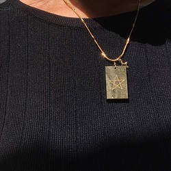 [ロストアンドファインダー]天然石グレアゴールドオーカーペンタグラム彫刻ネックレス 1枚目の画像