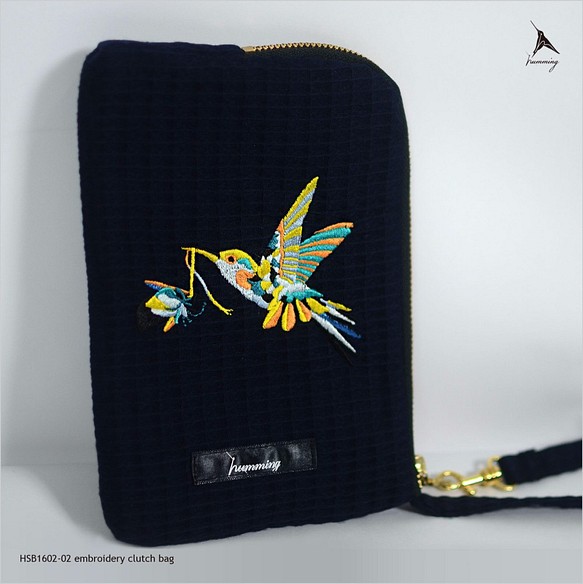 humming- 送花禮的蜂鳥-embroidery clutch bag〈刺繡隨身包〉 第1張的照片