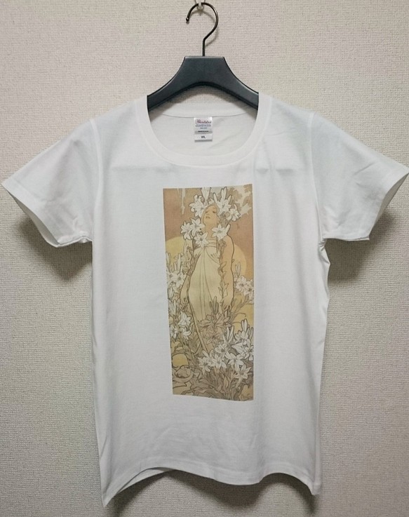 アルフォンス・ミュシャ「百合」半袖白Tシャツ 1枚目の画像