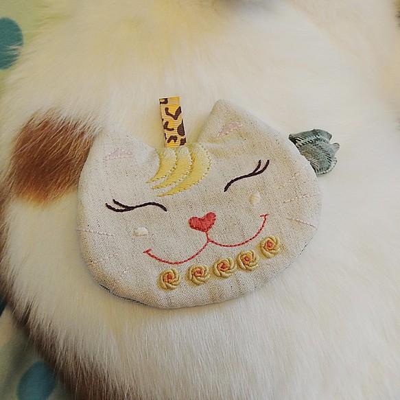 「ミミ目スマイルローズ子猫」小銭入れ 1枚目の画像