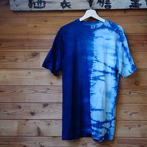 藍染藍染半分絞り模様tシャツ Tシャツ カットソー Uriuribachan 通販 Creema クリーマ ハンドメイド 手作り クラフト作品の販売サイト