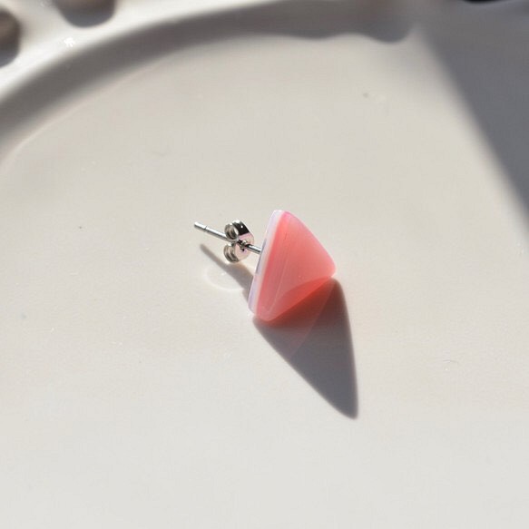 Triangle單耳耳環(嫩粉紅pink） 第1張的照片