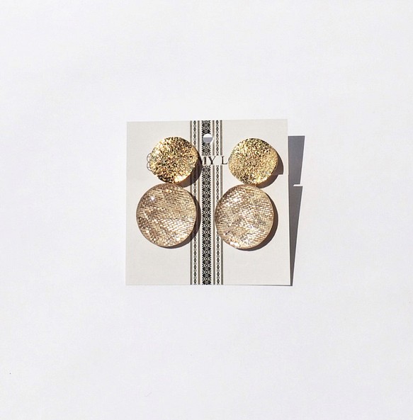 博多織モチーフがゆれるゴールドイヤリング（ＲY-29）シャンパンゴールド 1枚目の画像