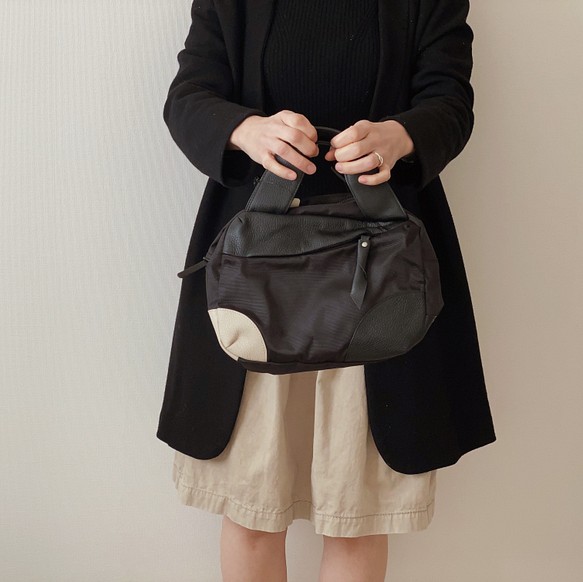 [Ishikoro Pochette / Black] 寬大的插片式手拿包，可2種使用，空間充裕！ 第1張的照片
