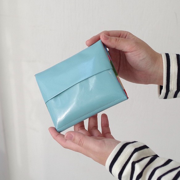 口罩和紙巾盒“淡藍色” 第1張的照片