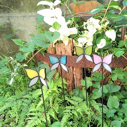 【再販】ステンドグラス蝶のガーデンピック 1枚目の画像