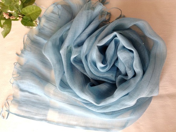 藍の生葉染め：コットン＆シルクすかしストライプ柄ストール 水浅葱色