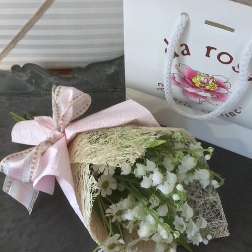 プレゼントに添える小さな花束 すずらん フラワー リース アトリエbiora 通販 Creema クリーマ ハンドメイド 手作り クラフト作品の販売サイト