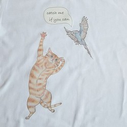 猫と鳥のTシャツ@ナチュラル 1枚目の画像